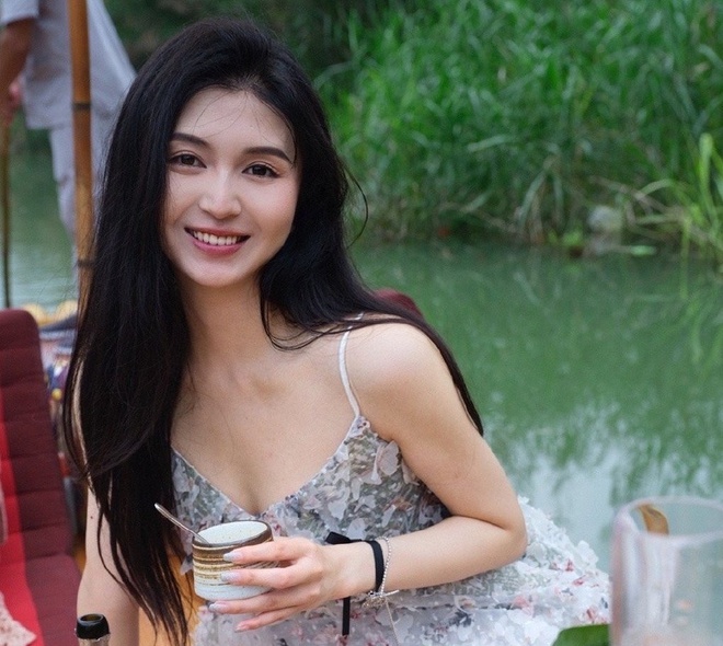 Hot girl Tiểu Nhiễm.