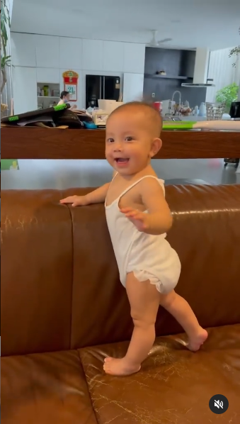 Hà Hồ thu hút sự chú ý của dân mạng khi đăng tải đoạn clip của 