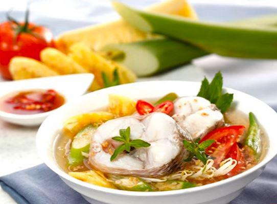 Bạn cũng có thể ngâm rửa cá với rượu, gừng bởi 2 nguyên liệu này có tác dụng khử mùi hôi, tanh cho các loại thực phẩm rất tốt