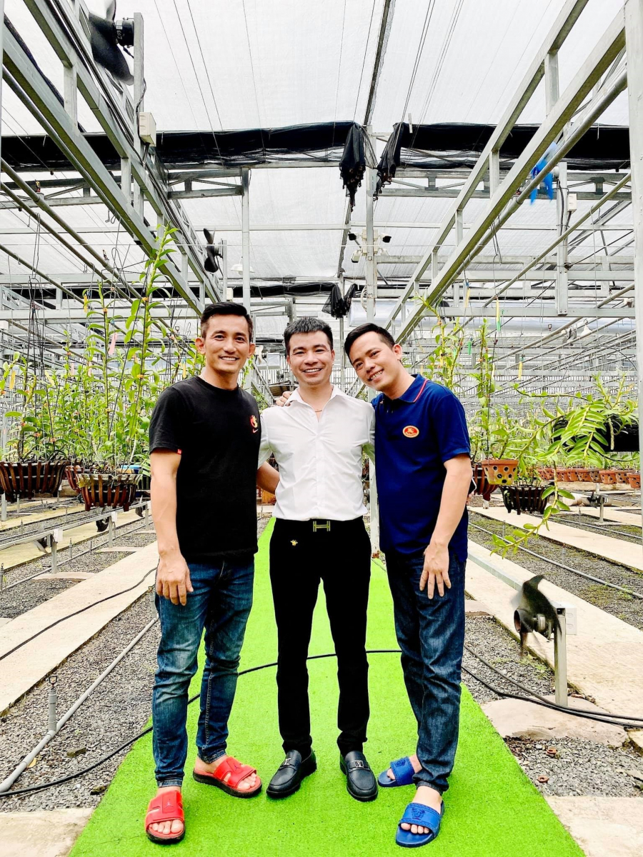Anh Bảo Hưng thường xuyên giao lưu với những người có cùng sở thích để thêm kinh nghiệm chăm sóc lan.