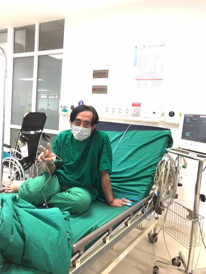 NS Giang Còi đăng tải hình ảnh nằm điều trị ung thư và cho biết từ hôm qua tới giờ anh phải trả lời hàng trăm tin nhắn hỏi thăm về tình hình dịch bệnh. Nhiều người lo lắng vì danh hài đang điều trị ở Bệnh viện Phổi nơi ghi nhận nhiều ca dương tính với Covid-19. Tuy nhiên, Giang Còi đã lên tiếng trấn an, cho biết mình điều trị ở Bệnh viện Phổi Trung ương. Ở nơi danh hài nằm điều trị, công tác phòng chống vô cùng nghiêm ngặt nên mọi người không cần quá lo lắng.