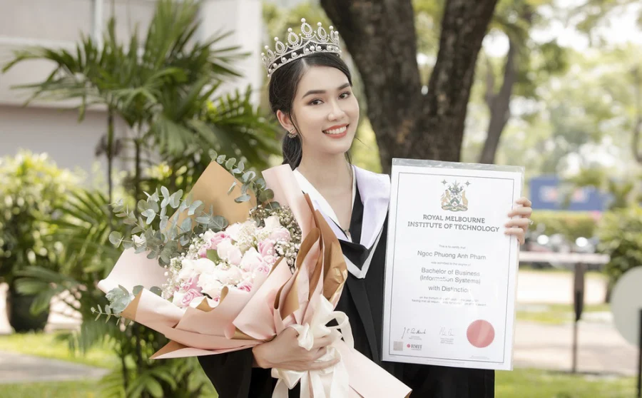 Á hậu Việt Nam 2020 - Phương Anh đã quay 1 clip trả lời những câu hỏi cô hay nhận được khi làm á hậu. Cô đáp: 