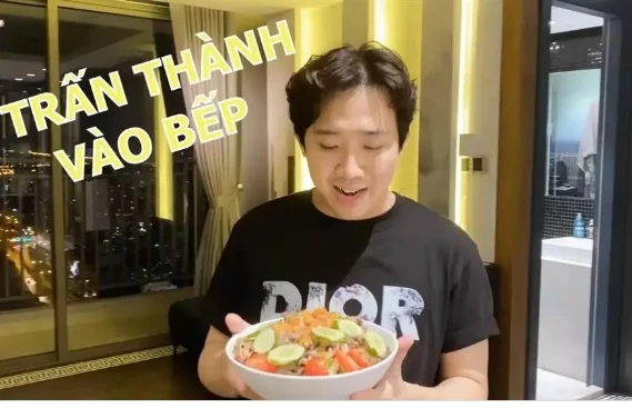 Hari Won liệt kê những việc mà bản thân và Trấn Thành làm hàng ngày trong mùa dịch. Nữ ca sĩ liệt kê 7 đầu việc của bản thân như sau: 