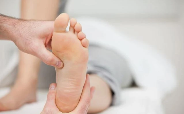 Bàn chân trắng bệch