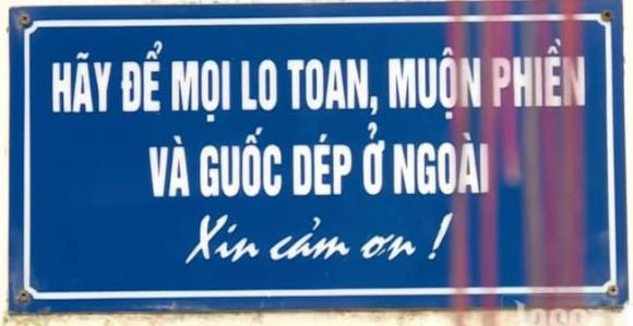 bat-ngo-voi-tam-bien-treo-o-nha-nghe-si-giang-coi-vai-chu-thoi-nhung-rat-truyen-cam-hung-tich-cuc-2-ngoisaovn-w650-h336