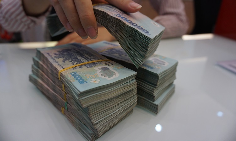Đừng ôm tiền mà hãy đầu tư