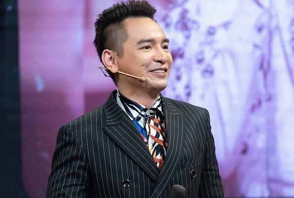 ca-si-viet-quang-qua-doi
