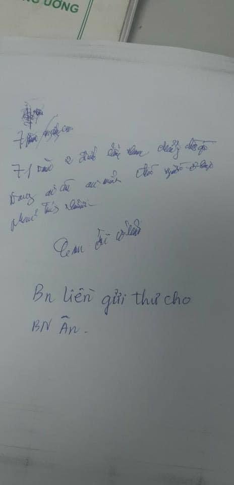 Những dòng chữ run rẩy của bệnh nhân mới vừa quay về cõi sống nhắn cho người vợ đang ở giường bệnh bên cạnh và lúc ấy vẫn đang thở máy. 