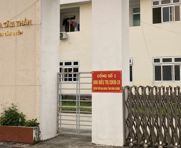 Cổng vào khu điều trị Covid-19 của Bệnh viện Đa khoa tỉnh Bình Dương. (Ảnh: Tuổi Trẻ)