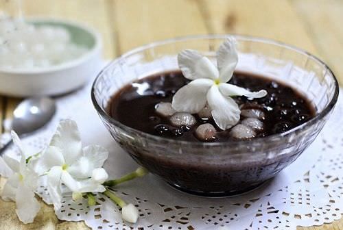 mai-phuong-thuy-ho-ngoc-ha-toc-bac-som-day-la-bi-quyet-khac-phuc-2c8765
