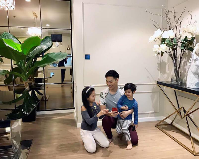 Mạnh Trường nổi tiếng là ông bố mẫu mực