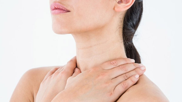 Phụ nữ cổ tròn cân xứng giàu có