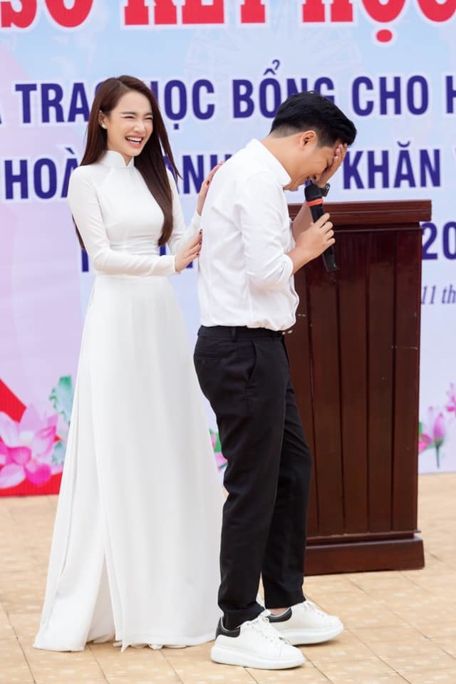 truong-giang-nha-phuong-ung-ho-cac-suat-com-tu-thien-mua-dich-dd11e358