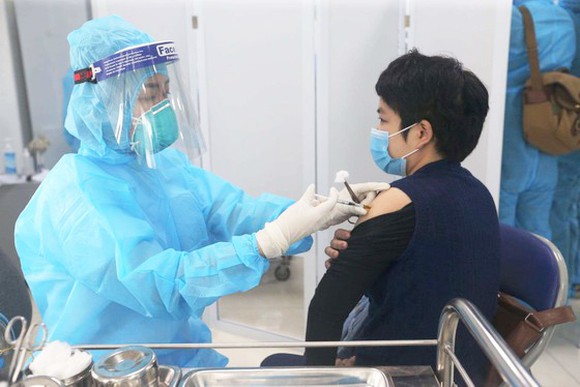 nguoi-co-dia-di-ung-co-can-test-di-ung-truoc-khi-tiem-vac-xin-covid-19-01