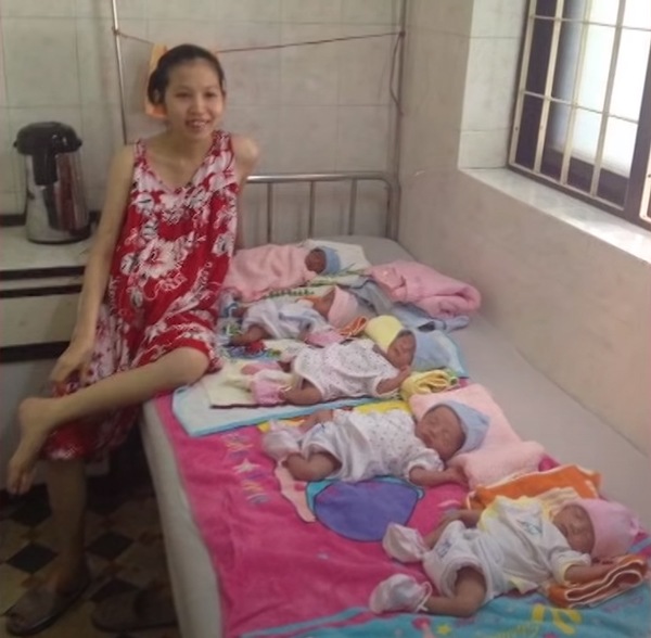 Bà mẹ sinh 5 con duy nhất ở Việt Nam.  