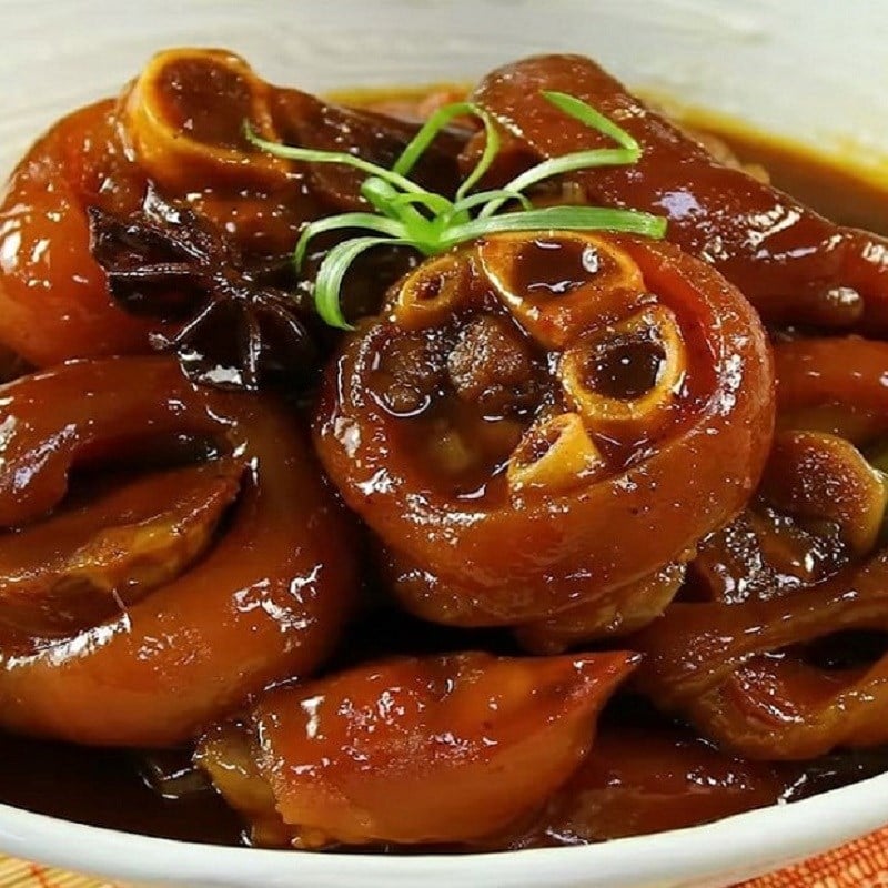 Chân giò hầm coca ngon đậm vị 