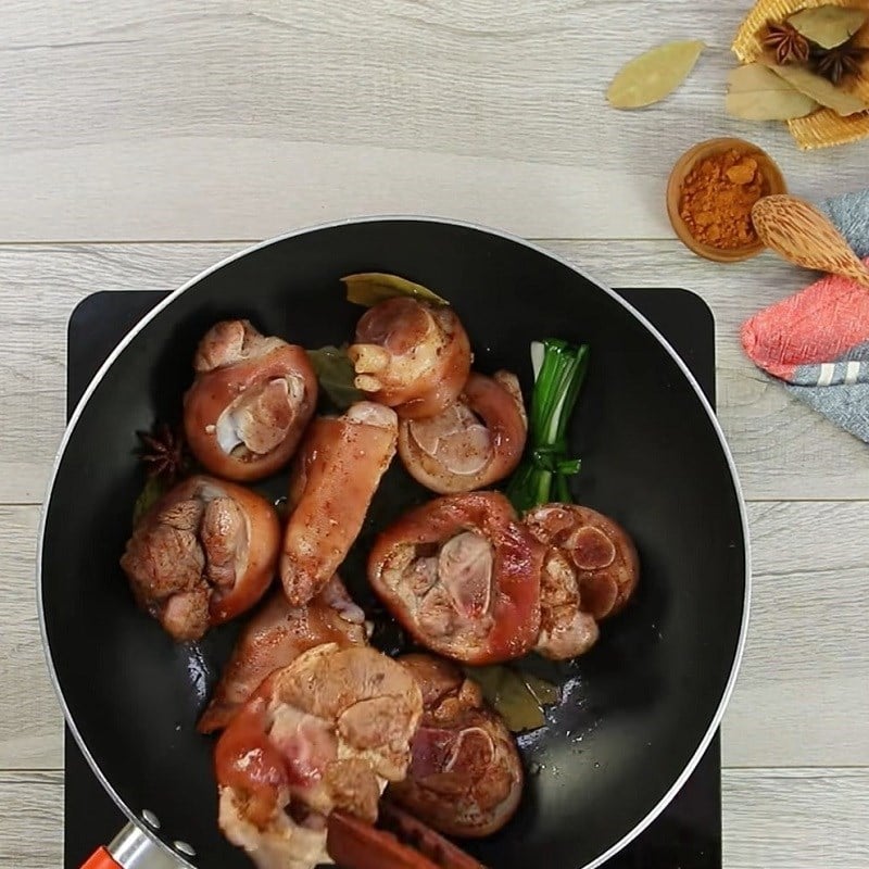 Món chân giò hầm coca ngon 