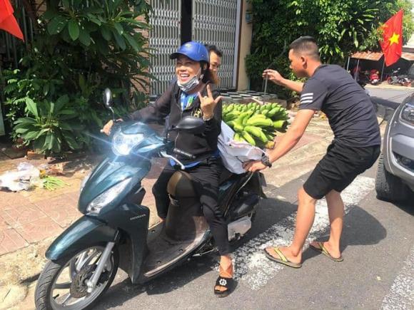 ngo-ngang-dien-mao-cua-siu-black-tuoi-u60-nu-cuoi-thuong-hieu-van-con-997f96-ngoisaovn-w700-h525