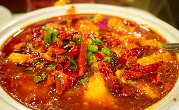 Đồ cay nóng không nên ăn trong ngày đèn đỏ