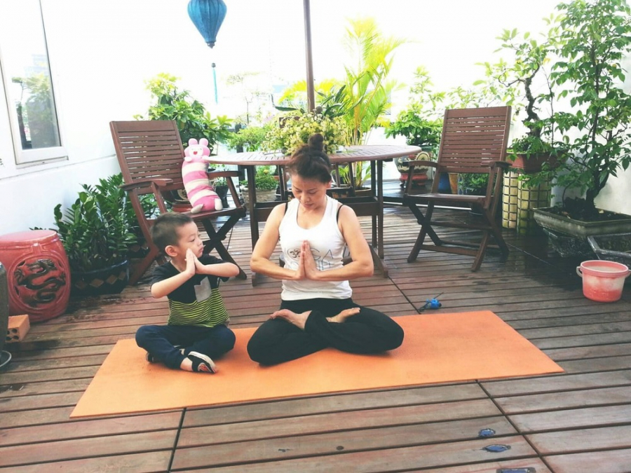 ho-ngoc-ha-lan-dau-chia-se-khung-anh-subeo-dang-yeu-tap-yoga-luc-nho-268df8b4