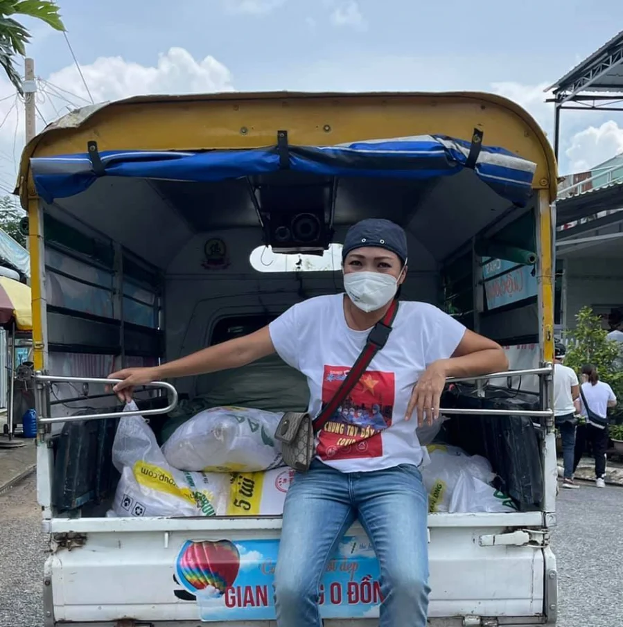 Phương Thanh thông báo do phát gạo và chi nhiều khoản nên kinh tế đến nay cũng cạn kiệt. Có lúc cô không dám trả lời tin nhắn của bất cứ ai vì những thứ có để trao cho mọi người chỉ dừng lại ở mức độ vừa tầm. 