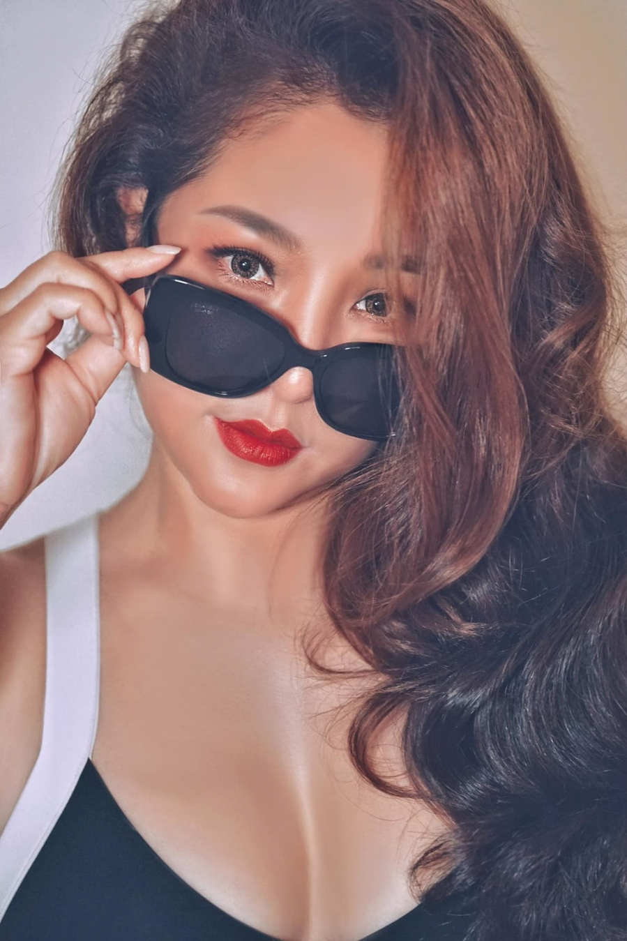 len-do-sang-chanh-thuy-nga-gay-bat-ngo-voi-dien-mao-tre-trung-34208c54