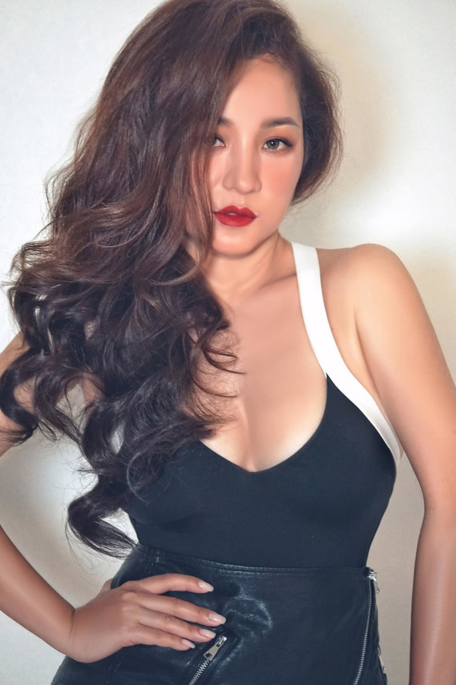 len-do-sang-chanh-thuy-nga-gay-bat-ngo-voi-dien-mao-tre-trung-b54aac39