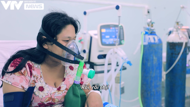 Những sản phụ đang phải chiến đấu chống lại Covid-19 (Ảnh: VTV)