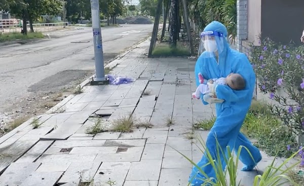 Tất tả bế cháu bé chạy đi bệnh viện