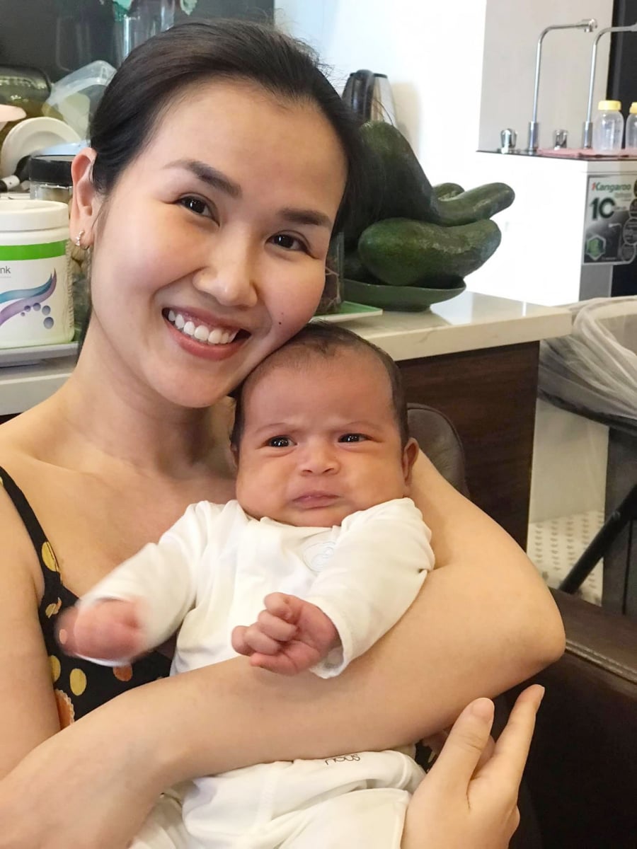 Võ Hạ Trâm hạ sinh con gái đầu lòng vào ngày 12/7/2021. Con gái Võ Hạ Trâm có tên thân mật là Moon còn tên thật là Chaudhary Vaishali Tây Phương.    