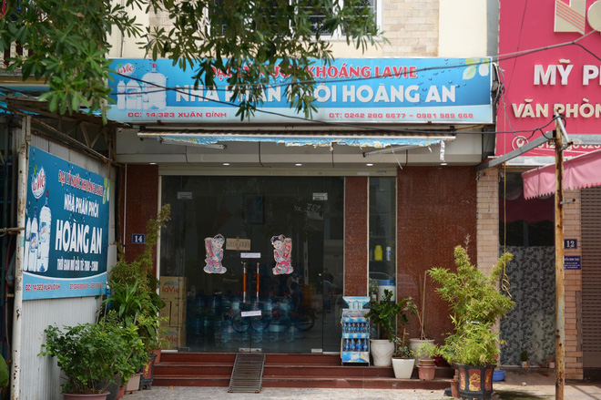 Bước đầu bố nạn nhân khai nhận có hành vi bạo hành với con gái, tới thời điểm 15h ngày 16/9, bé có dấu hiệu bất thường và được đưa đi cấp cứu.