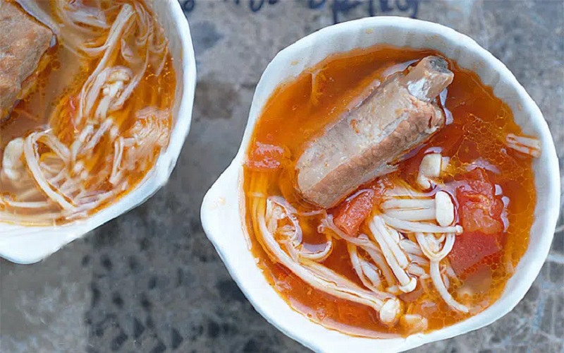 cach-nau-canh-suon-heo-nau-nam-kim-cham-ngon-mieng-thanh-mat-202012141453055521