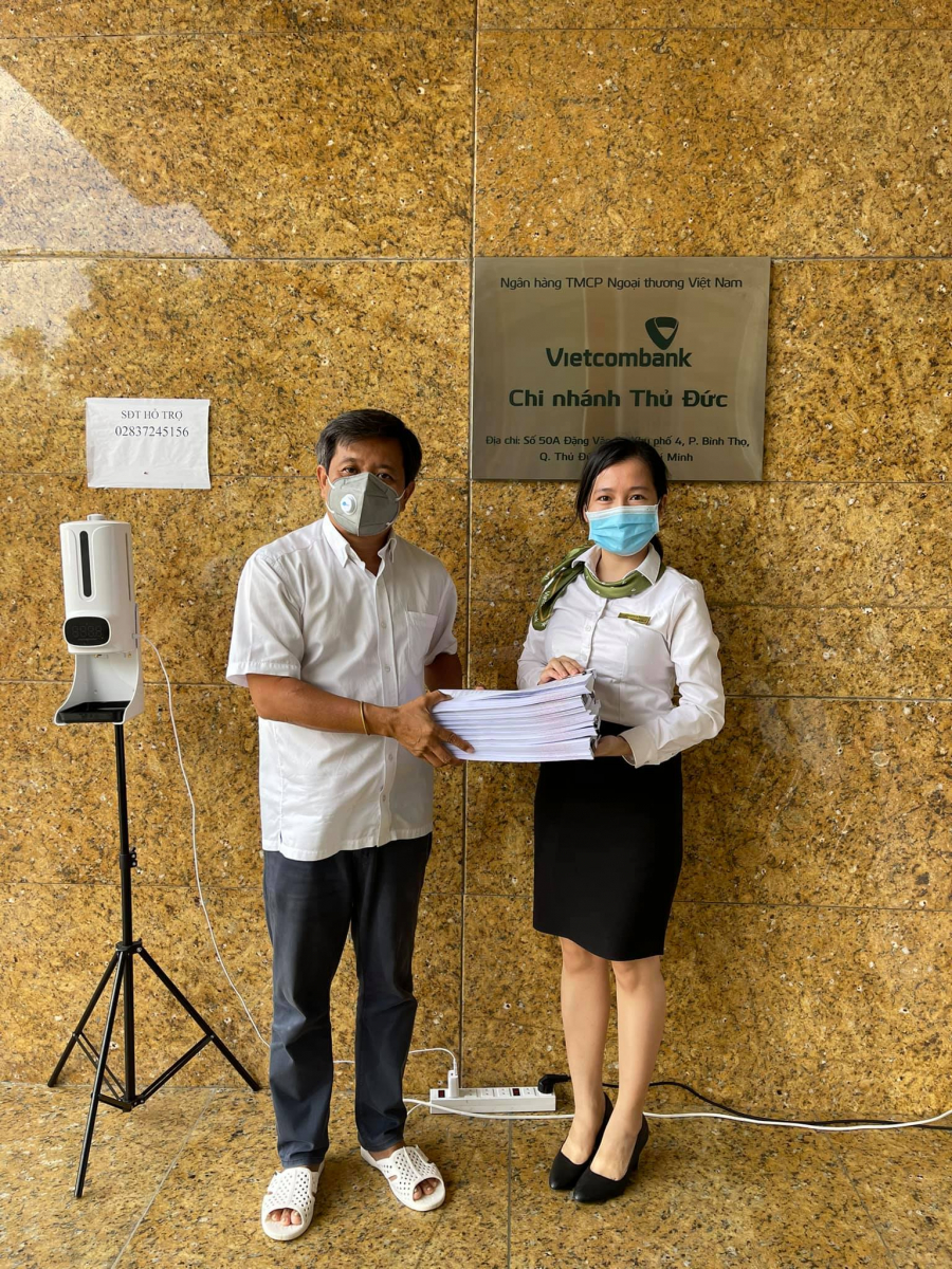 Ông Đoàn Ngọc Hải để lại 5kg bản sao kê từ thiện tại ngân hàng để công khai với dân tình 