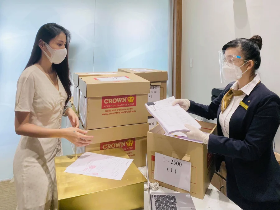 Đại diện Thủy Tiên - Công Vinh xác nhận đã nộp đơn tố cáo nữ doanh nhân đại gia đến các cơ quan chức năng vì hành vi “vu khống, xúc phạm nhân phẩm, uy tín”. Luật sư Phan Vũ Tuấn - đại diện pháp lý cho vợ chồng Thủy Tiên - Công Vinh cho biết: “Hiện tại, chúng tôi đã hoàn thiện 3 bộ hồ sơ tố cáo gửi đến các cơ quan chức năng, trong đó có Bộ Công an. Đồng thời, chúng tôi đang ráo riết thực hiện công tác chuẩn bị khởi kiện tại tòa án. Theo đó, chúng tôi sẽ khởi kiện dân sự đối với các cá nhân có hành vi vu khống, bịa đặt, đưa thông tin không chính xác nhằm xúc phạm danh dự, nhân phẩm, uy tín của ca sĩ Thủy Tiên và Shbet111 slot, casino, thể thao, xổ số”.
