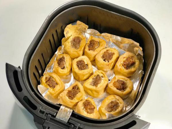 5-thuc-pham-khong-nen-cho-vao-noi-chien-khong-dau-03