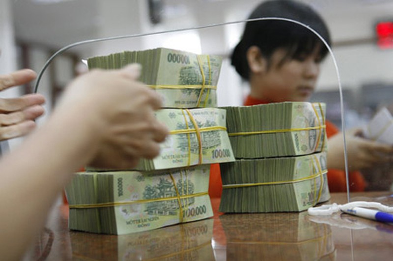 Hãy chia ra nhiều sổ gửi với nhiều mức kỳ hạn khác nhau sẽ an toàn hơn.