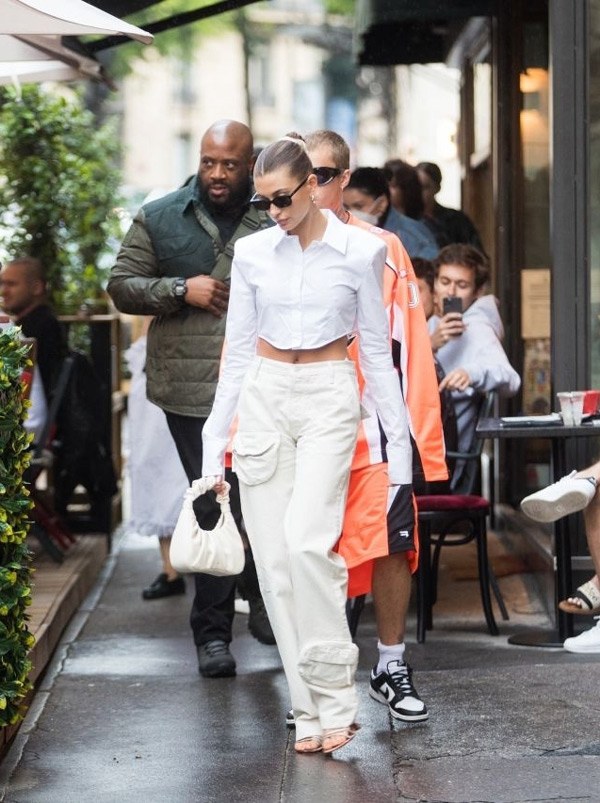 tui-hailey-bieber-1632028291-1632492517-519-width600height803