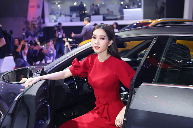 wlc-my-nhan-viet-buoc-xuong-xe-1-1632643195434635469082