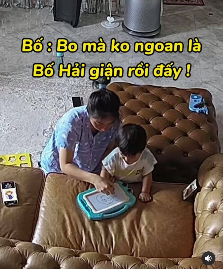 Bé Bo và bố nói chuyện với nhau từ xa nhưng cực kỳ tình cảm    