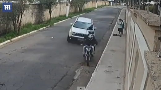 Tài xế ô tô không ngần ngại lao vào tên cướp