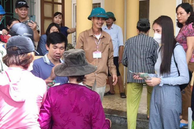 chinh-quyen-nghe-an-chia-se-ve-viec-thuy-tien-trao-tien-cuu-tro-68fb1c64