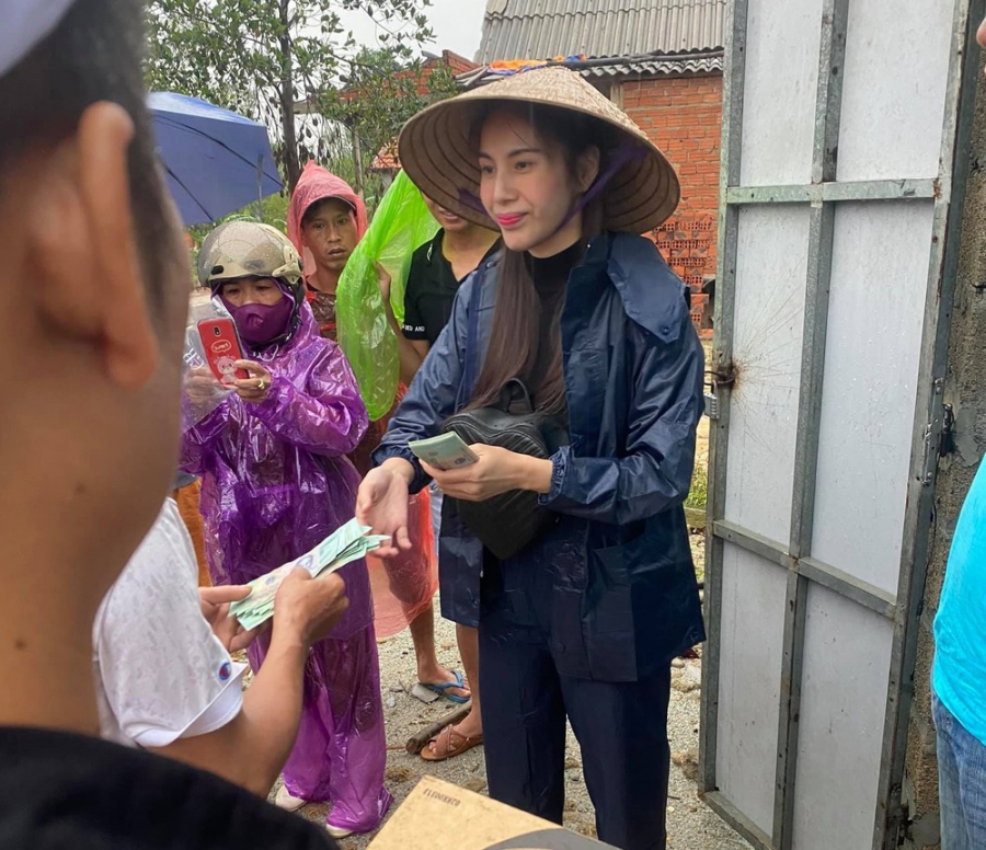 chinh-quyen-nghe-an-chia-se-ve-viec-thuy-tien-trao-tien-cuu-tro-748766d3