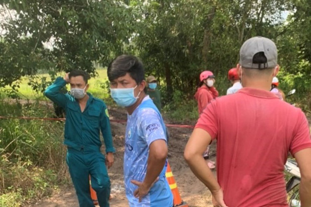 Chính quyền và người dân có mặt tại hiện trường
