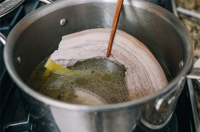 chan-thit-qua-nuoc-soi-02