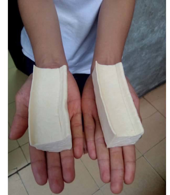 Miếng đậu phụ ngon sẽ có màu trắng ngà.