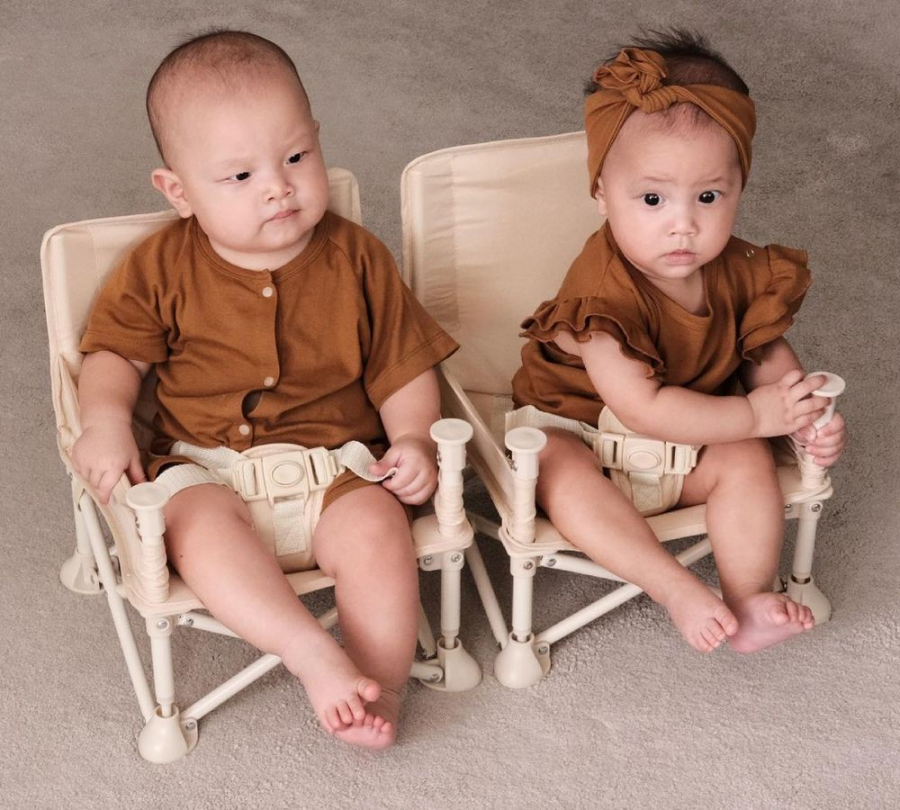lisa-leon-ngoi-hop-nghiem-chinh-cho-me-ho-ngoc-ha-ra-san-pham-moi-011d6182