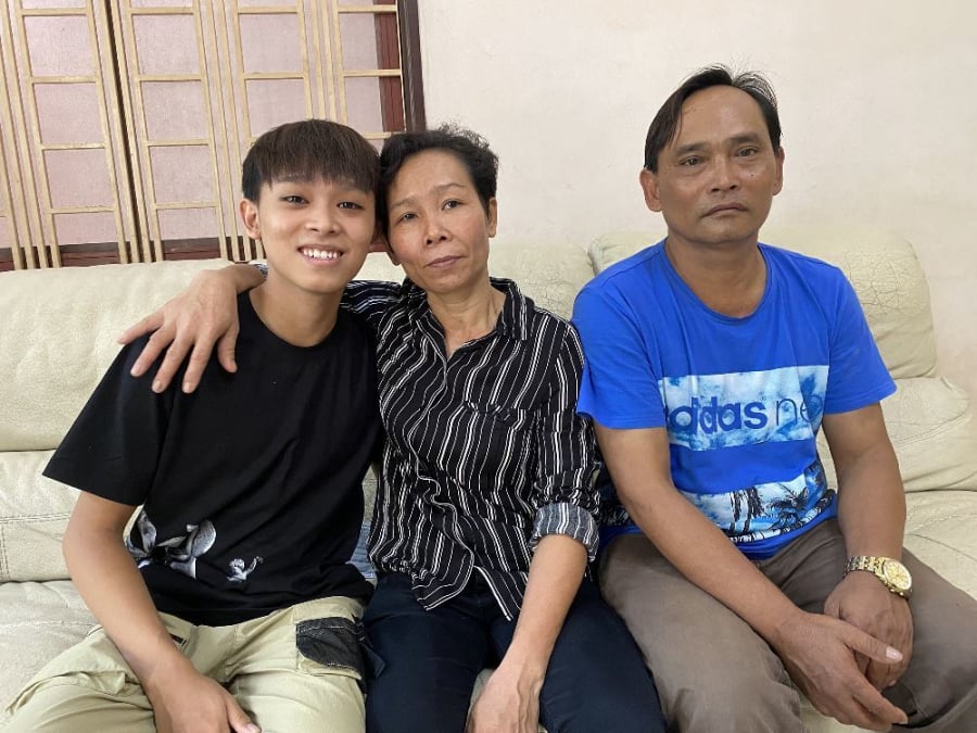 ba-ruot-ho-van-cuong-nhiem-covid19-phi-nhung-tan-tinh-giup-do-c0e7e5b0