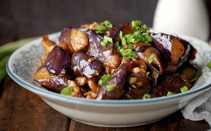 nu-giao-vien-ra-di-sau-con-nhoi-mau-nao-do-hay-an-2-mon-01