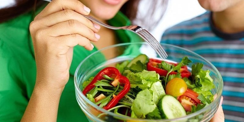 Phụ nữ sau tuổi 40 nên ăn nhiều rau xanh