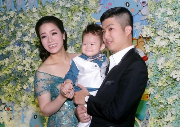 nhat-kim-anh-buon-ba-khi-xem-lai-anh-qua-khu-voi-chong-con-558e9f70-ngoisaovn-w1000-h705